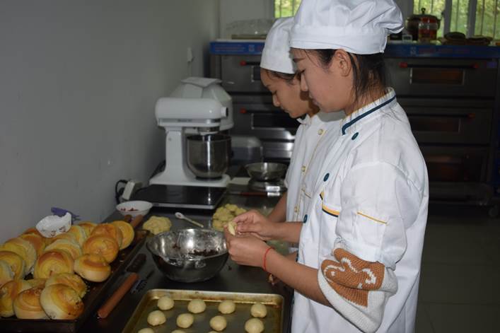 说明: G:\就业工作\创业工作\2017创业培训\best365中国官方网站：就业创业成果展展板制作素材\食品-创客西点屋.JPG